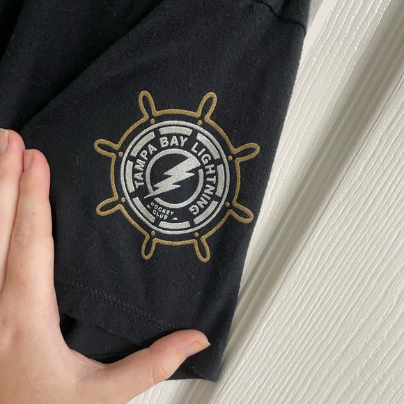 Exclusive Lightning Gasparilla Women’s Crop Top 2022 Tampa Bay Pirate Shirt - Picture 10 of 12